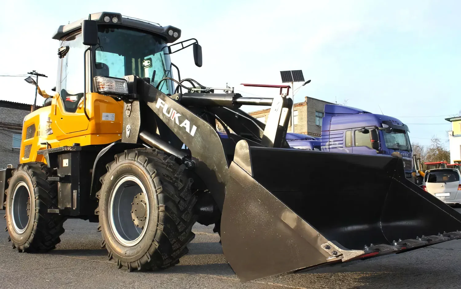 Фронтальный погрузчик Fukai ZL928 — фото